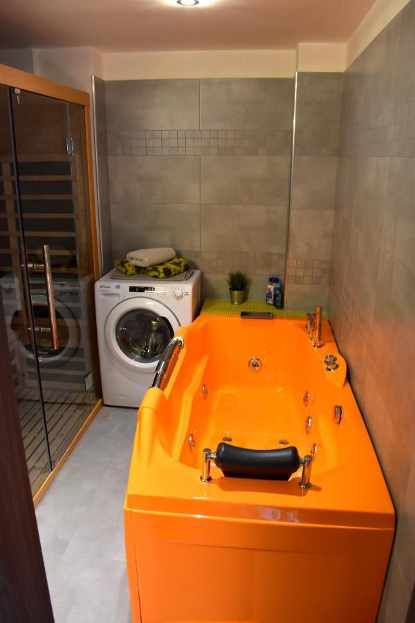 New Central Rooftop With Private Wellness, Sauna & Whirlpool Bath Praag Buitenkant foto