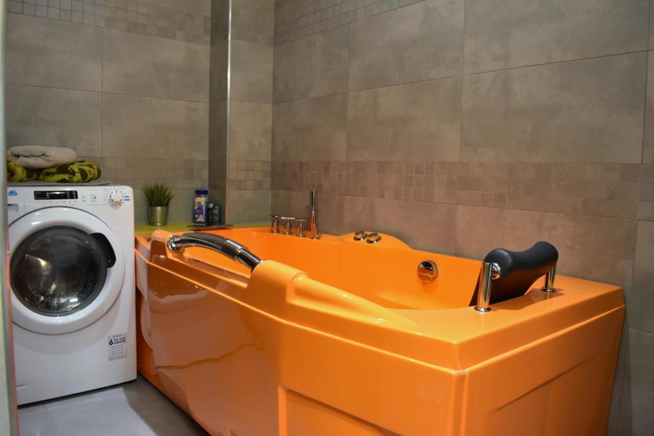 New Central Rooftop With Private Wellness, Sauna & Whirlpool Bath Praag Buitenkant foto