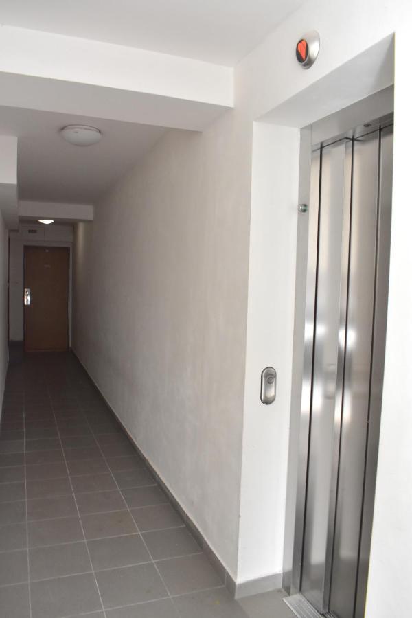 New Central Rooftop With Private Wellness, Sauna & Whirlpool Bath Praag Buitenkant foto